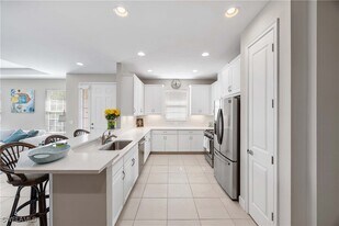 8110 Calle Canovas St in Naples, FL - Building Photo