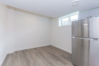 14912-14109 109 Ave in Edmonton, AB - Building Photo - Building Photo