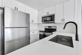 620 SW 10th St in Miami, FL - Building Photo - Building Photo