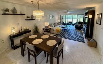 5121 Oakhill Ln in Delray Beach, FL - Building Photo - Building Photo