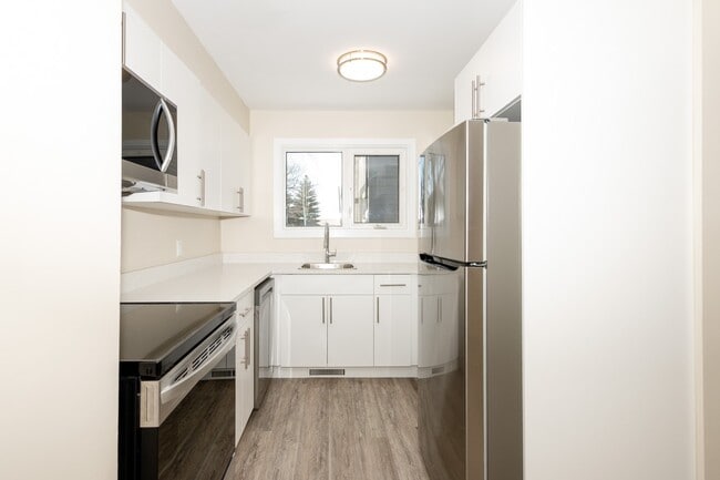 Rothesay Townhouses in Winnipeg, MB - Building Photo - Building Photo