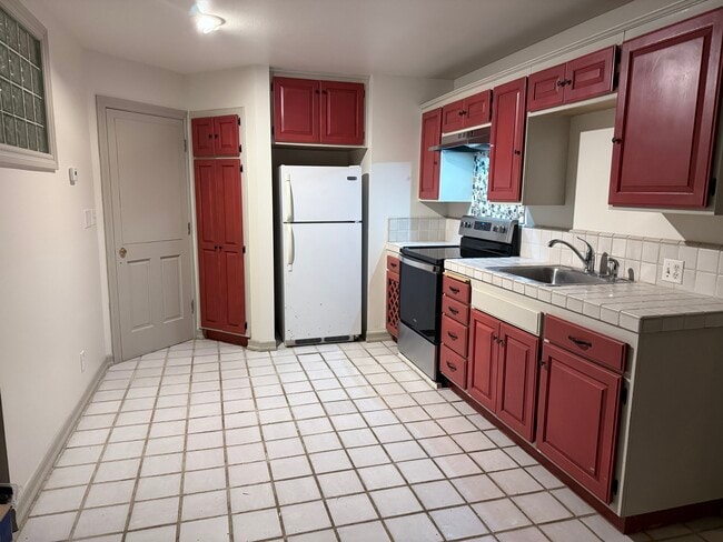 140 San Nicholas Ave, Unit Downstairs ADU