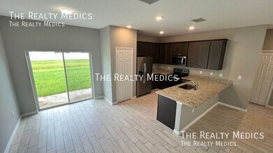 2850 Gabrysh Ave SE in Palm Bay, FL - Building Photo - Building Photo