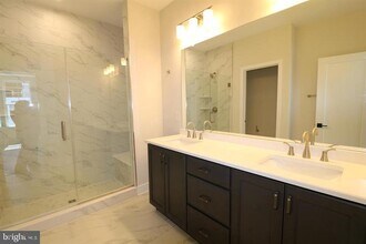 5105 Donatello Dr in Princeton, NJ - Building Photo - Building Photo