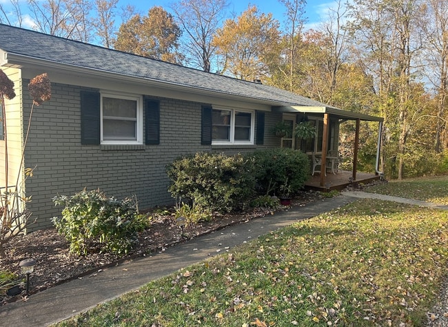 44 Maple Ave in Candler, NC - Building Photo - Building Photo