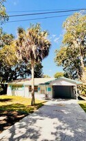 6125 Beacon Point Dr in Spring Hill, FL - Building Photo