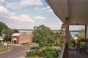 212 Potomac Ave, Unit Potomac Inn unit in Quantico, VA - Building Photo