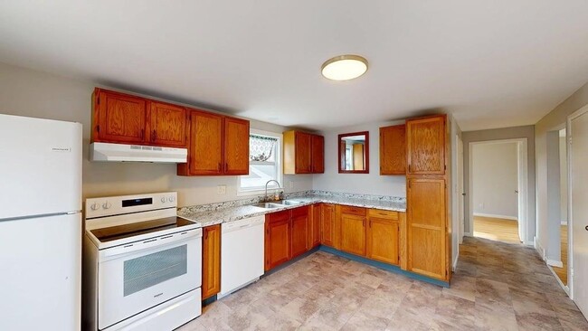 97 Linton St in Nashua, NH - Building Photo - Building Photo