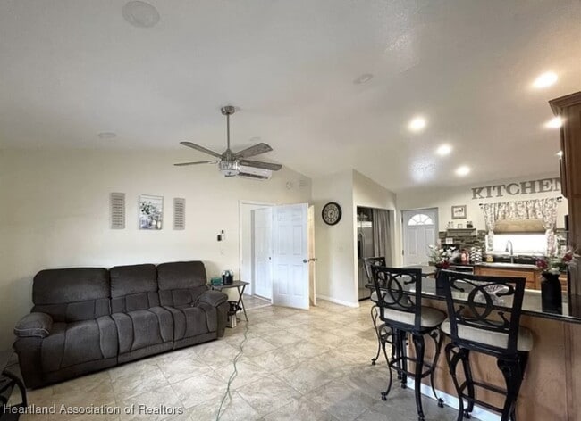 2695 W Newton Rd in Avon Park, FL - Building Photo - Building Photo