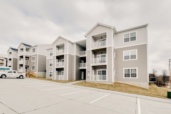 1439 Pk W Ct-Unit -Unit #302 in Imperial, MO - Building Photo - Building Photo