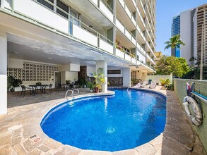 445 Kaiolu St in Honolulu, HI - Foto de edificio - Building Photo