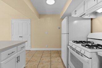 1022 El Camino Dr in Costa Mesa, CA - Building Photo - Building Photo
