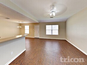 220 Kellyn Ct in Conroe, TX - Foto de edificio - Building Photo