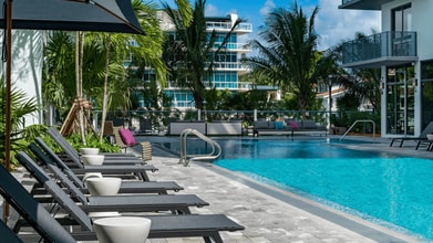 10X Miami River Apartments in Miami, FL - Foto de edificio - Building Photo