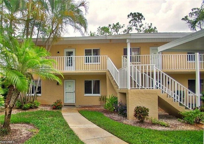 5780 Woodmere Lake Cir-Unit -I-201 in Naples, FL - Foto de edificio - Building Photo