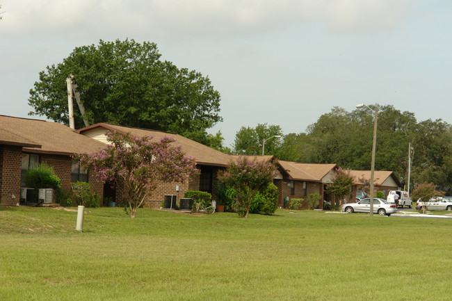 Banyan Woods Apartments in Avon Park, FL - Building Photo - Building Photo