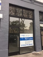 7916 Santa Monica Blvd in West Hollywood, CA - Building Photo - Building Photo