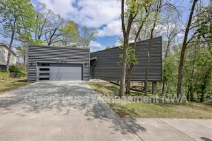 508 NW J St in Bentonville, AR - Building Photo