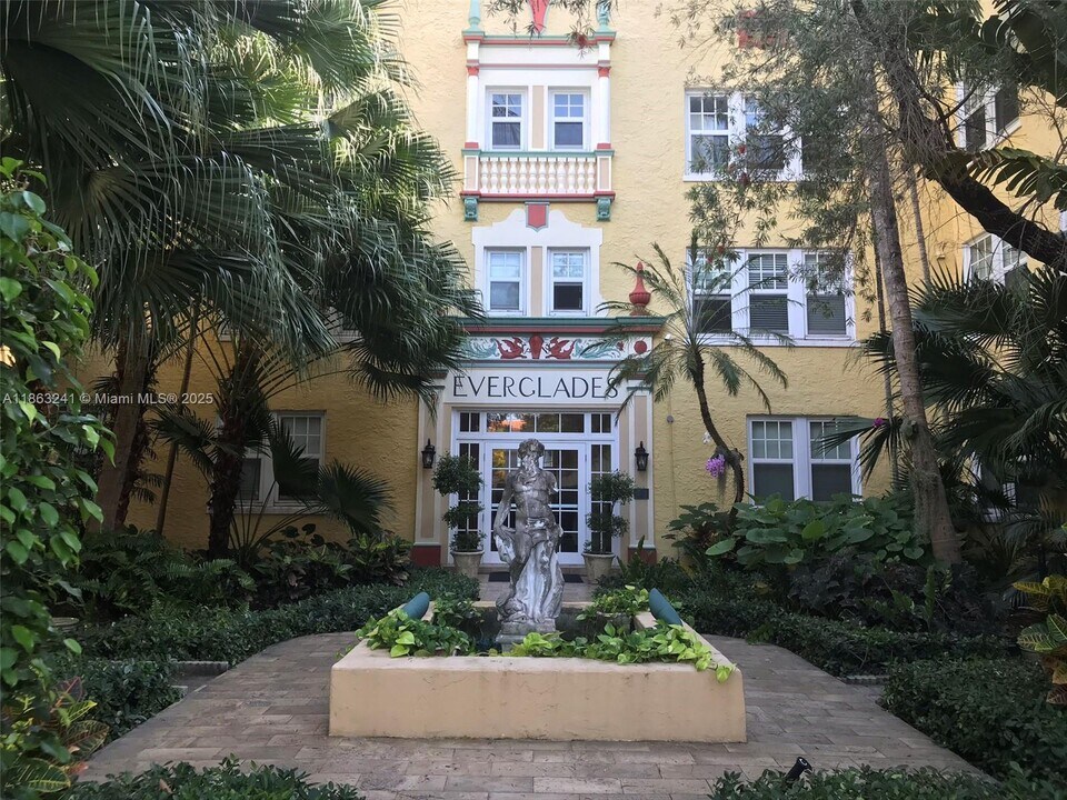 536 14th St in Miami Beach, FL - Building Photo
