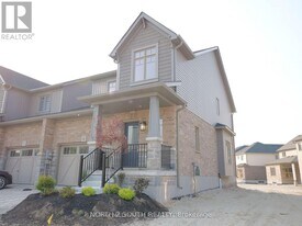 4 Shipley Ave in Collingwood, ON - Building Photo