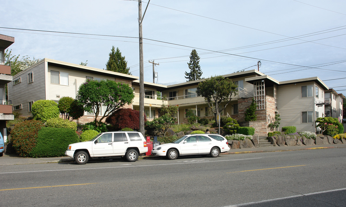 Wagon Wheel in Seattle, WA - Building Photo