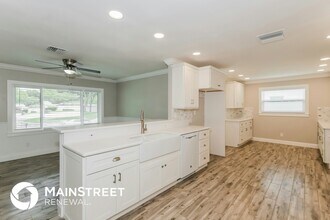 215 Cranberry Ln in Brandon, FL - Building Photo - Building Photo