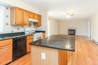 107 Benson Pl in Fairfield, CT - Building Photo - Building Photo