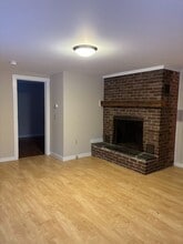 450 Main St in Fairfax, VT - Foto de edificio - Building Photo