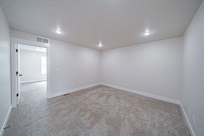 1382 Pinecrest Trl in Ammon, ID - Building Photo - Building Photo