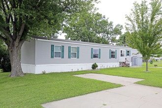 Sunrise Terrace in Newton, IA - Building Photo - Building Photo