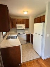 195 Wall St in Hebron, CT - Foto de edificio - Building Photo