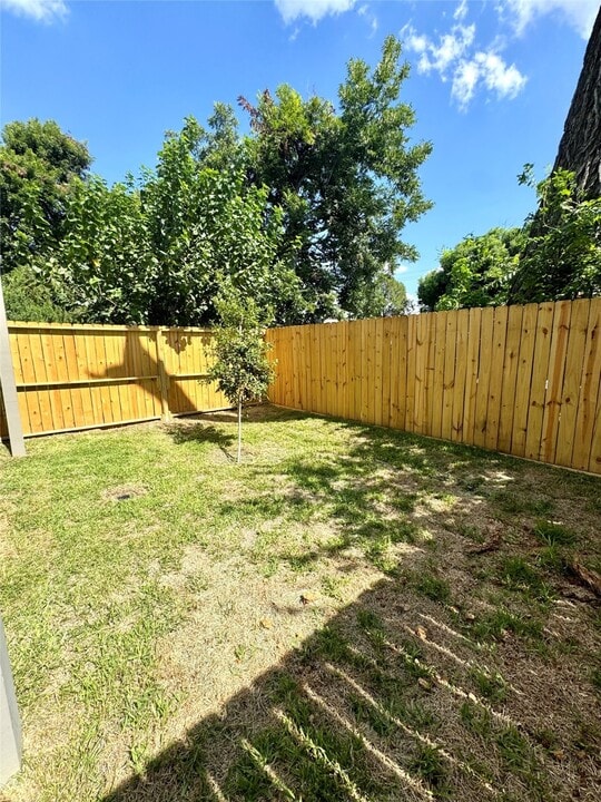 7322 Laredo St in Houston, TX - Building Photo