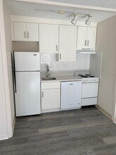 10 Hammond Pond Pkwy, Unit 106 in Newton, MA - Foto de edificio - Building Photo