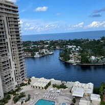 20185 E Country Club Dr in Miami, FL - Building Photo