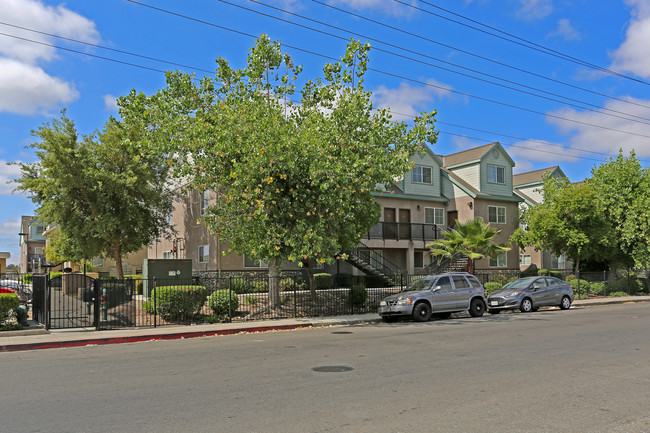 Magpie Creek Condominiums in Sacramento, CA - Building Photo - Building Photo