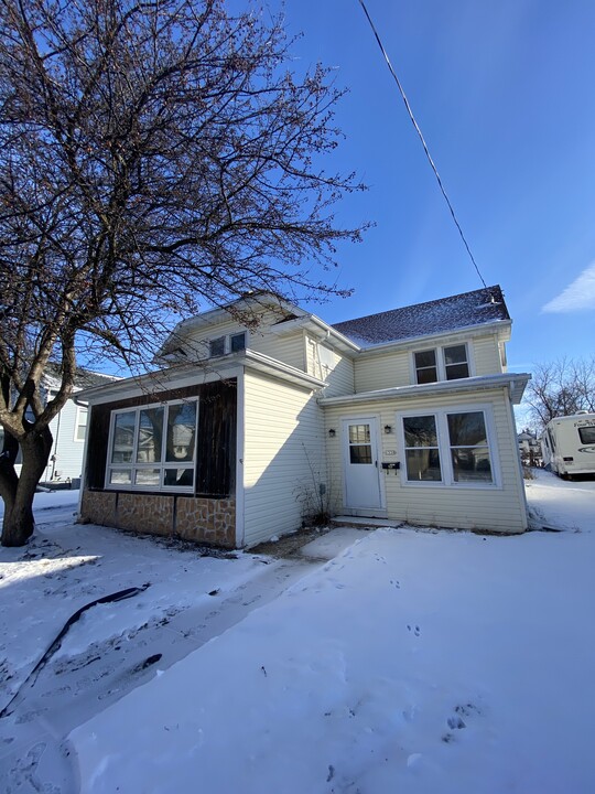 1338 Cedar St, Unit 1338 in Oshkosh, WI - Building Photo