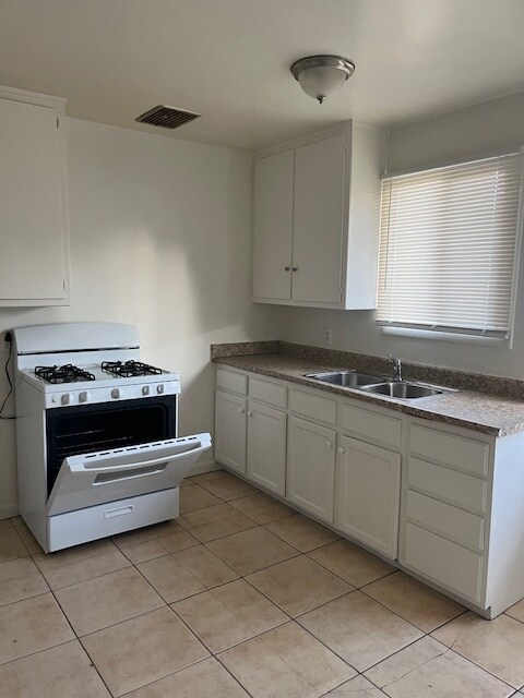 6007 Cahuenga Blvd, Unit Second floor in North Hollywood, CA - Building Photo - Building Photo