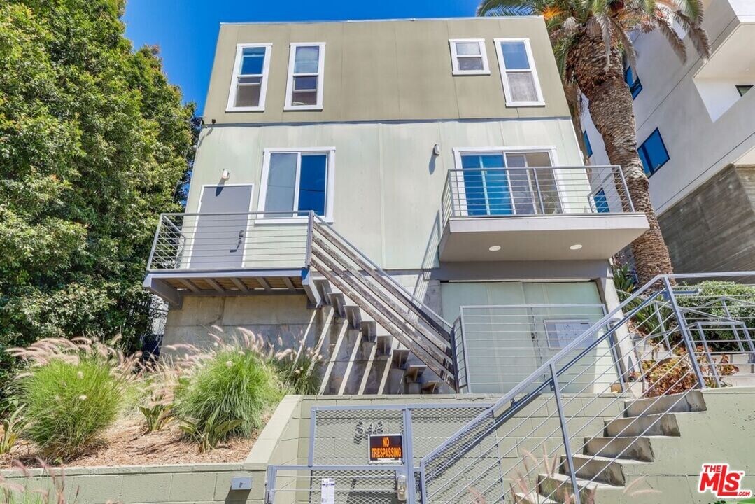 348 Patton St in Los Angeles, CA - Building Photo