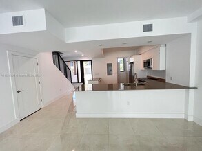 4130 N Oak Pl in Dania Beach, FL - Building Photo - Building Photo