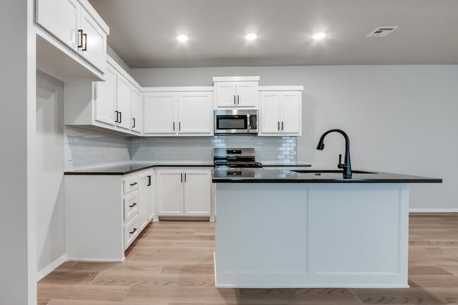 13600-13604 Calli Ct in Oklahoma City, OK - Building Photo - Building Photo