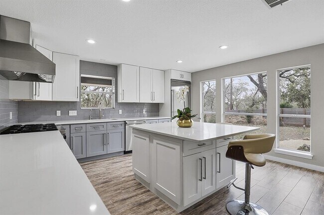 445 Rocky River Rd in West Lake Hills, TX - Building Photo - Building Photo