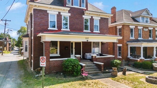205 E 14th Ave in Columbus, OH - Foto de edificio - Building Photo
