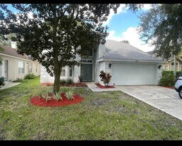 990 N Lake Claire Cir in Oviedo, FL - Building Photo