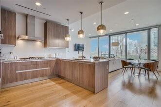 3130 N Harwood St in Dallas, TX - Building Photo - Building Photo