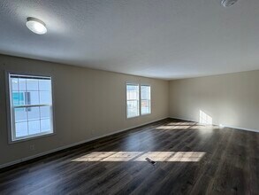 201 Barn Ridge in Oxford, MI - Foto de edificio - Building Photo