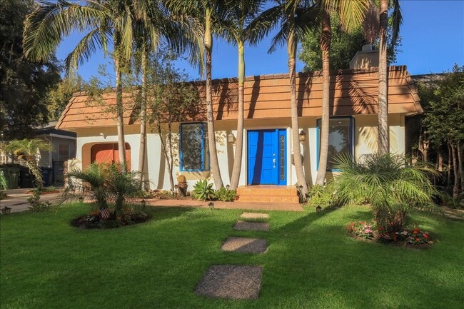 2350 Malcolm Ave in Los Angeles, CA - Building Photo - Building Photo
