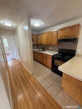 1051 Old Colony Rd in Meriden, CT - Building Photo - Building Photo