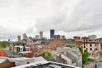 121 S 16th St, Unit 2 in Pittsburgh, PA - Building Photo - Building Photo