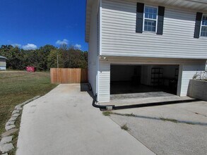 15495 Tampa Rd in St. Robert, MO - Foto de edificio - Building Photo