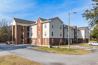 Apache Apartments in Savannah, GA - Building Photo - Primary Photo